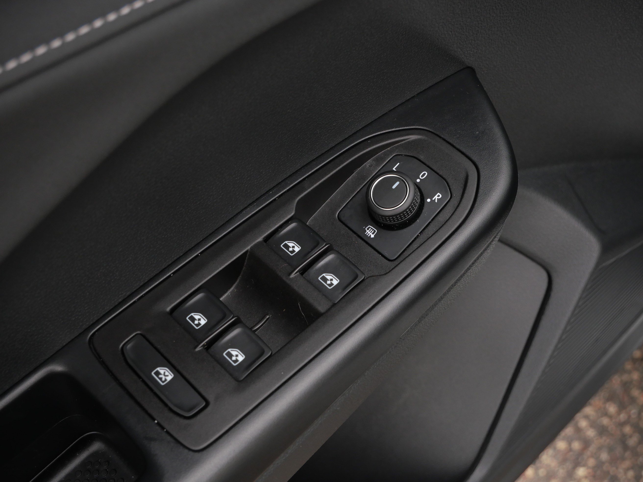 Certified 2025 Volkswagen Taos SE AWD/4WD image 19