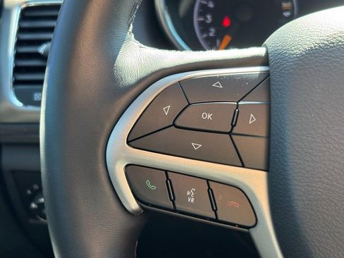 Used 2020 Jeep Grand Cherokee Altitude image 18