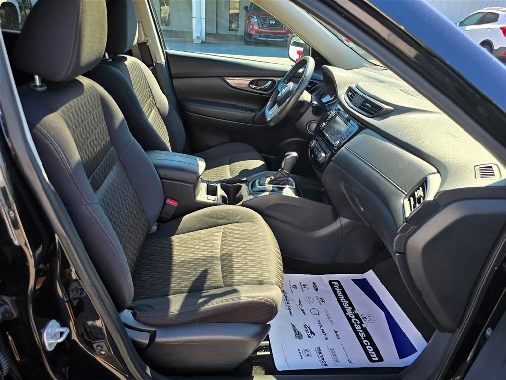 Used 2017 Nissan Rogue SV w/ Sun & Sound Touring Package FWD image 12