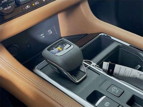 New 2025 Nissan Pathfinder Platinum image 13