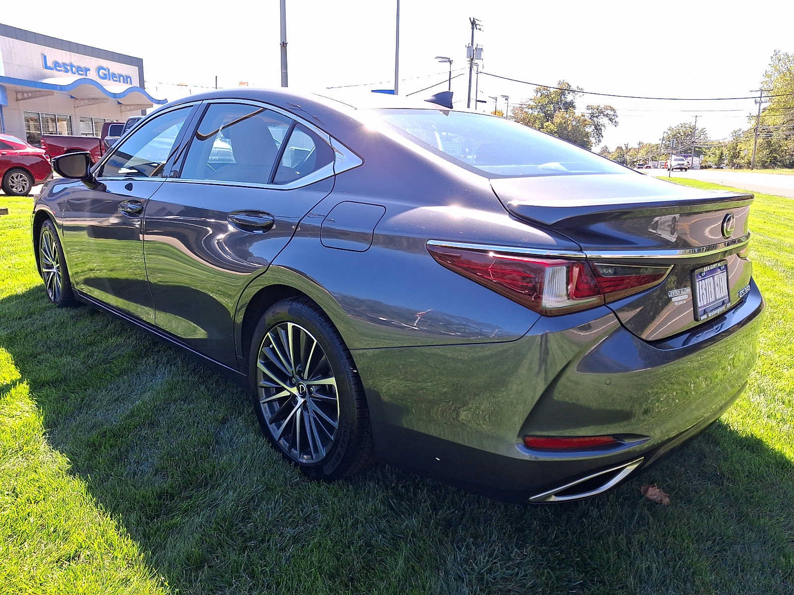 Used 2022 Lexus ES 350 w/ Premium Package FWD image 4