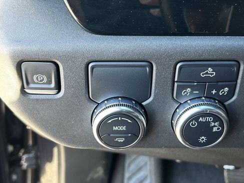 Used 2022 GMC Sierra 1500 SLE image 18