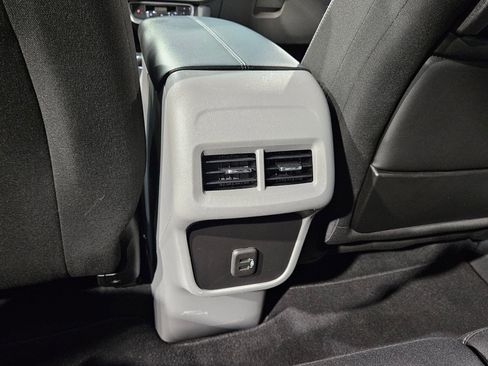 Used 2022 GMC Terrain SLE image 35