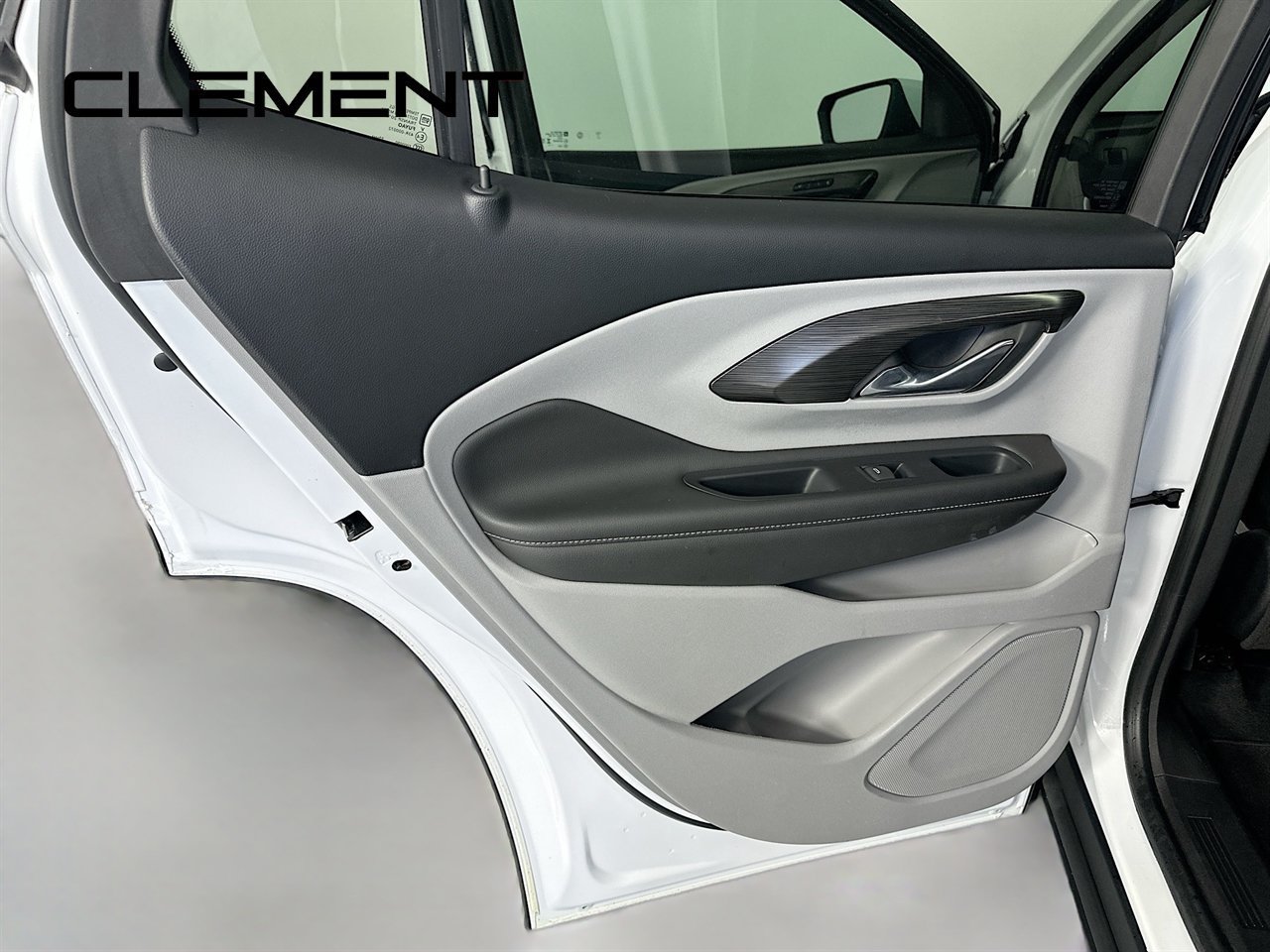 Used 2023 GMC Terrain SLT FWD image 30
