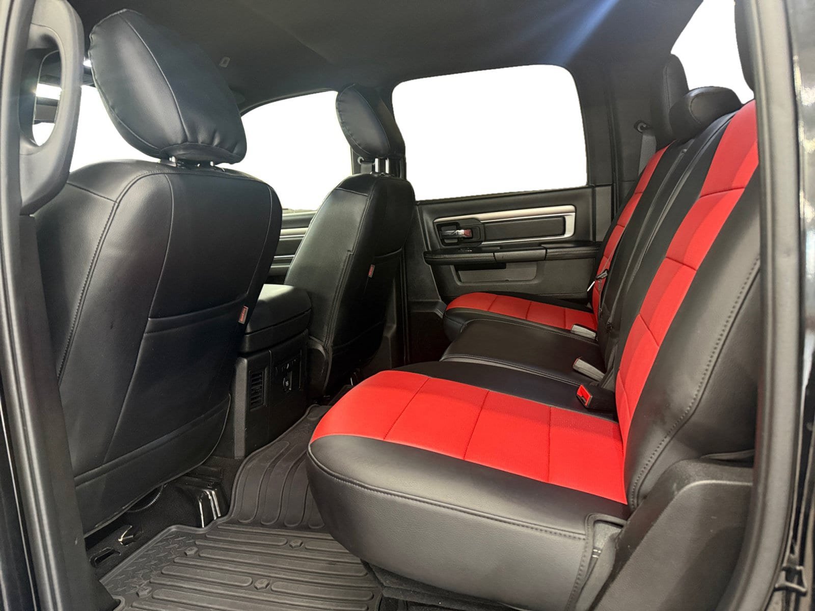 Used 2024 RAM 1500 Warlock AWD/4WD image 10
