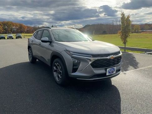 New 2026 Chevrolet Trax LT image 2