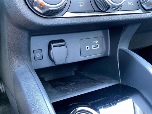 Used 2025 Nissan Versa SV w/ Trunk Package FWD image 31