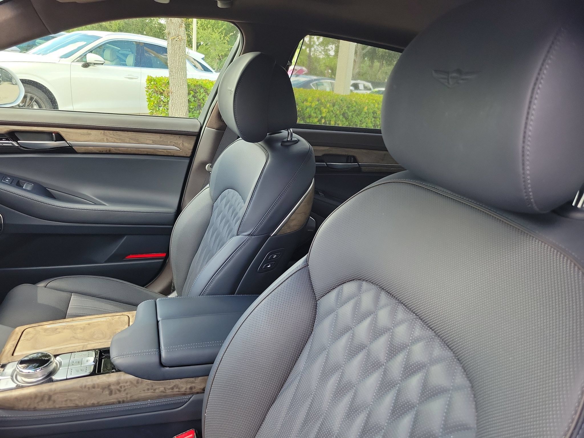 Used 2020 Genesis G90 3.3T Premium RWD image 18