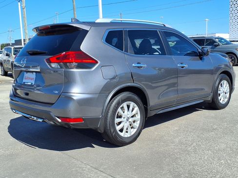 Used 2017 Nissan Rogue SV FWD image 24