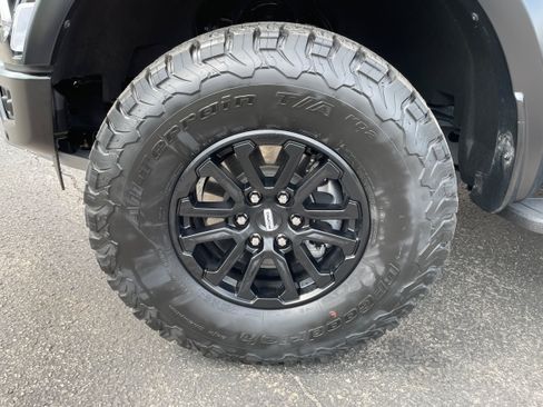 Certified 2025 Ford F150 Raptor AWD/4WD image 11