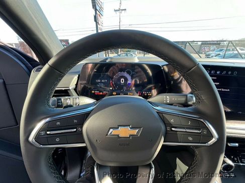 Used 2026 Chevrolet Suburban LT image 28