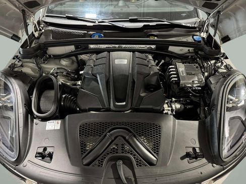 Used 2020 Porsche Macan Turbo image 29