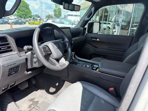 Used 2025 Lexus GX 550 w/ Accessory Package (2T) AWD/4WD image 16