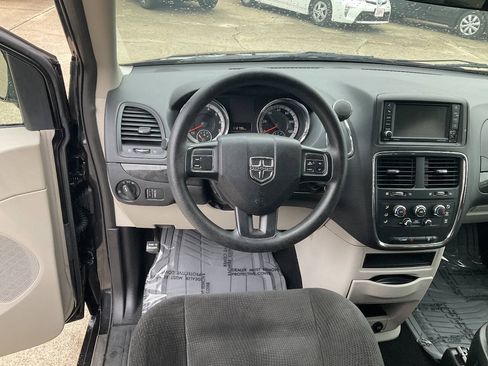 Used 2018 Dodge Grand Caravan SE FWD image 13
