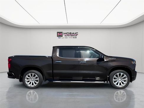 Used 2019 Chevrolet Silverado 1500 High Country w/ Technology Package image 2
