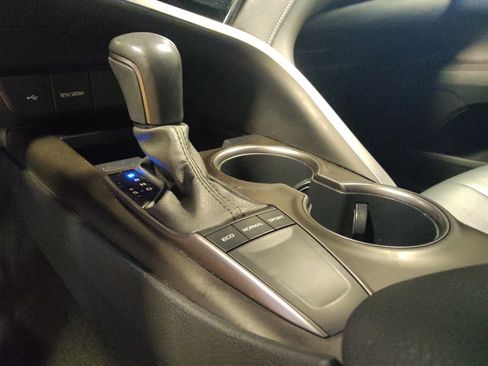 Used 2023 Toyota Camry SE image 26