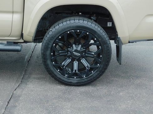 Used 2020 Toyota Tacoma 4x4 Double Cab image 10