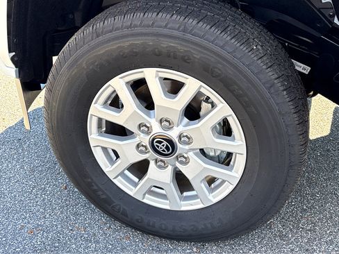 Used 2025 Toyota Tacoma SR5 image 23