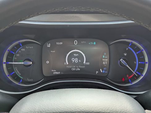 Used 2024 Chrysler Pacifica Limited FWD image 31