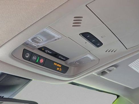 Used 2022 GMC Acadia SLT image 13