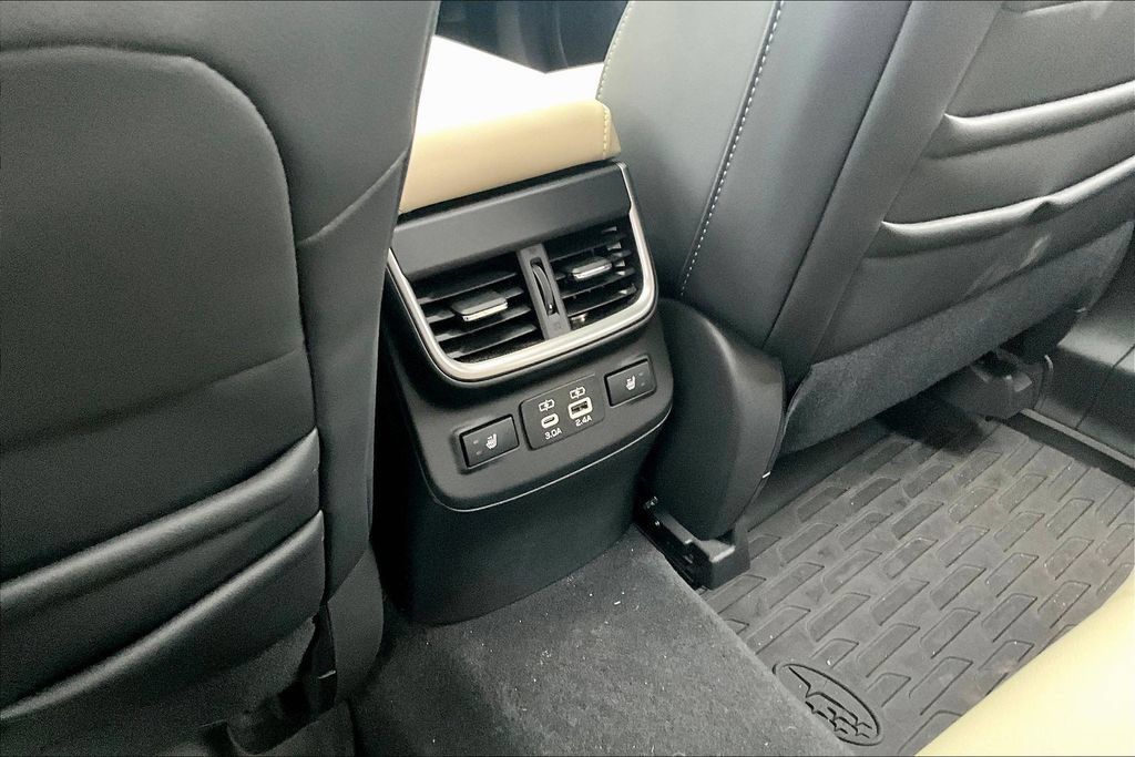 Used 2024 Subaru Outback Limited AWD/4WD image 10