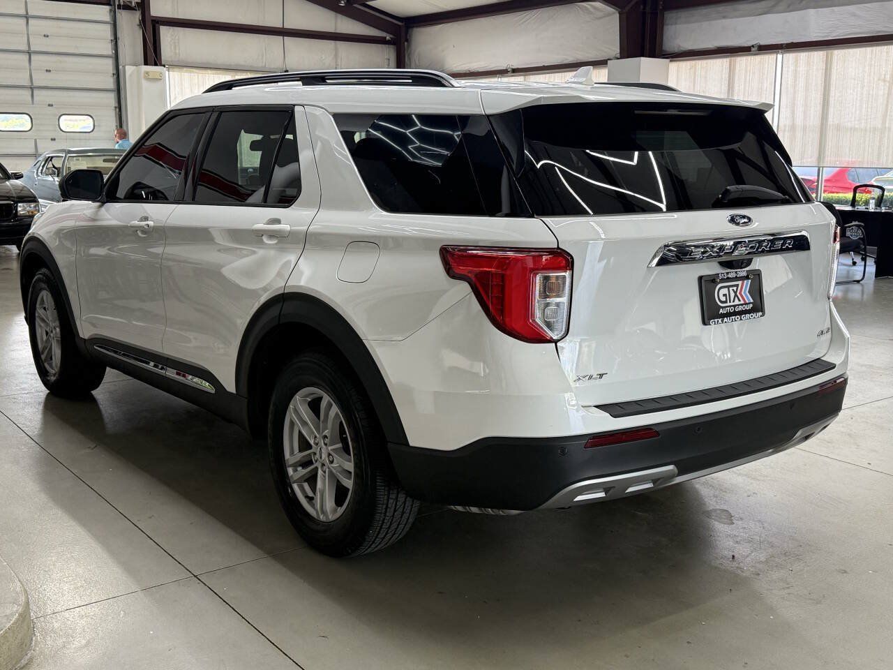 Used 2021 Ford Explorer XLT w/ Equipment Group 202A AWD/4WD image 4