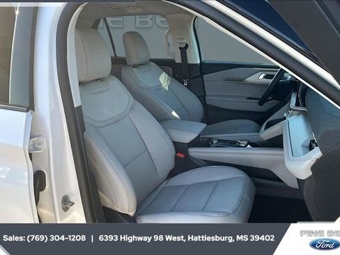 New 2026 Ford Explorer Active w/ Active Comfort Package image 4