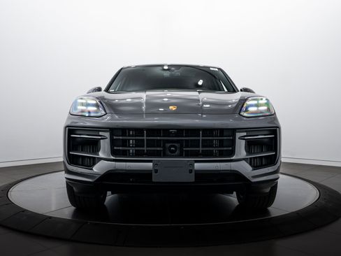 Certified 2025 Porsche Cayenne image 10