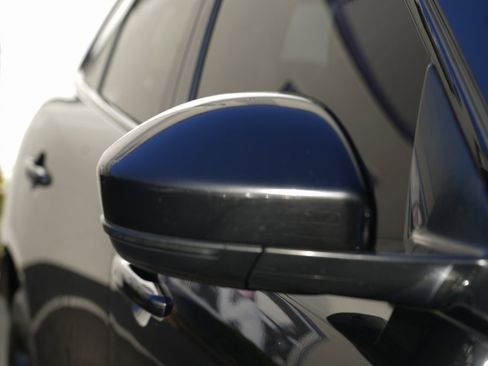 Used 2017 Jaguar F-PACE R-Sport image 9