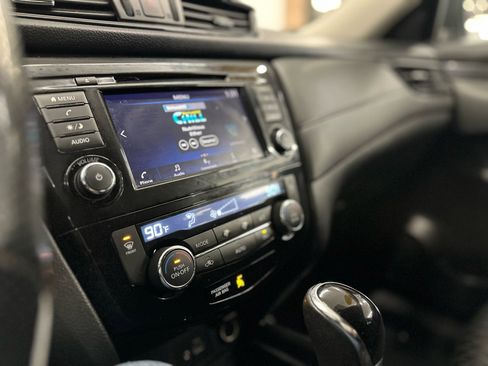 Used 2018 Nissan Rogue SV image 19