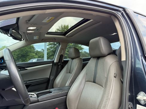 Used 2017 Honda Civic Touring image 19
