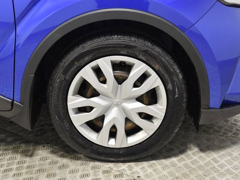 Used 2020 Toyota C-HR LE image 38