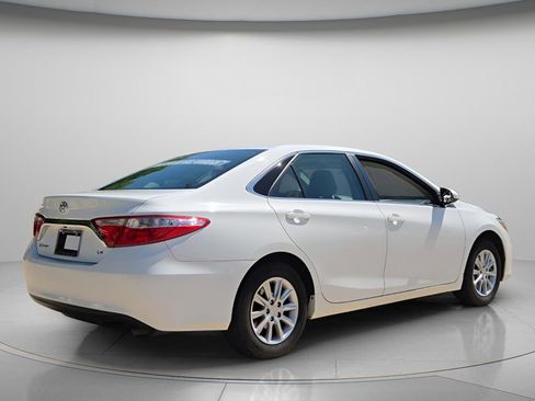 Used 2016 Toyota Camry LE FWD image 7