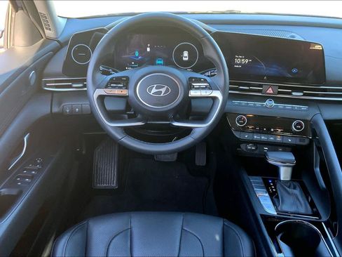 Used 2025 Hyundai Elantra Limited image 6