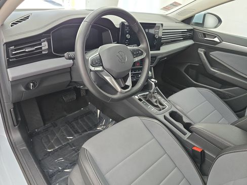 Certified 2025 Volkswagen Jetta SE FWD image 15
