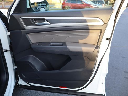 Used 2021 Volkswagen Atlas Cross Sport SE image 28