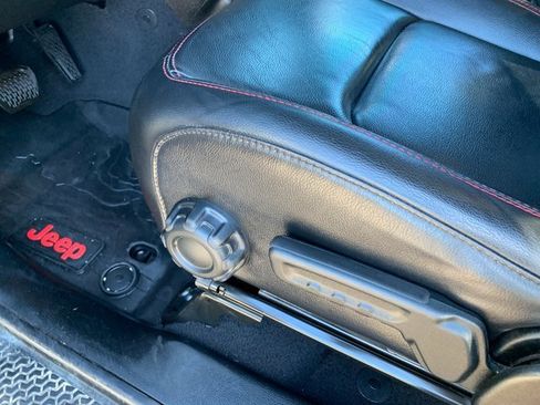 Used 2020 Jeep Gladiator Rubicon image 21