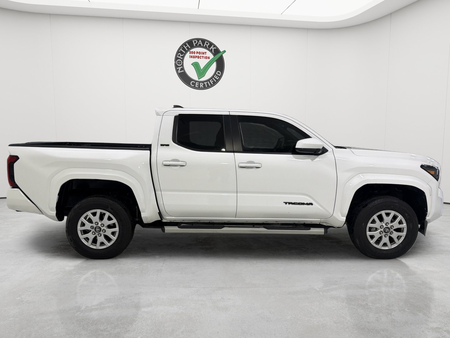 Used 2025 Toyota Tacoma SR5 AWD/4WD image 6
