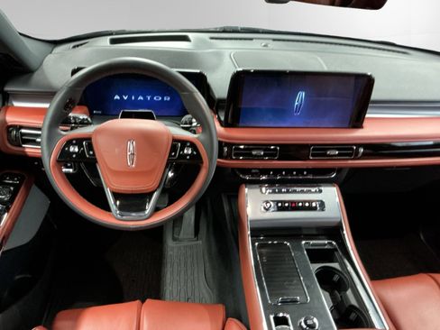 Used 2025 Lincoln Aviator Reserve w/ Luxury Package image 10