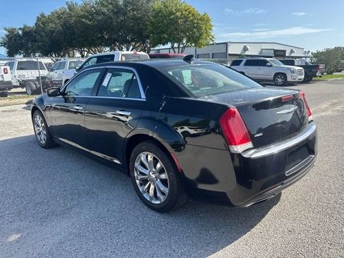 Used 2017 Chrysler 300 C AWD/4WD image 7