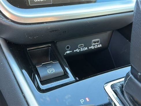 Used 2023 Subaru Outback Premium image 18