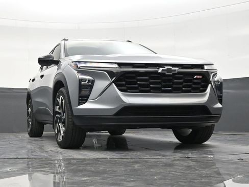 Used 2024 Chevrolet Trax RS w/ Driver Confidence Package FWD image 26