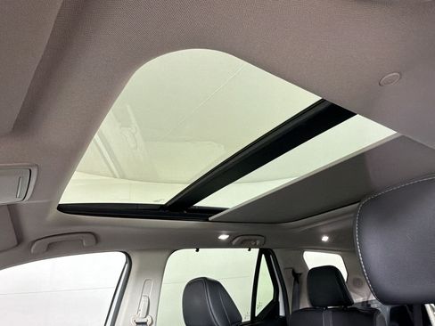 Certified 2025 Honda Pilot Touring image 24