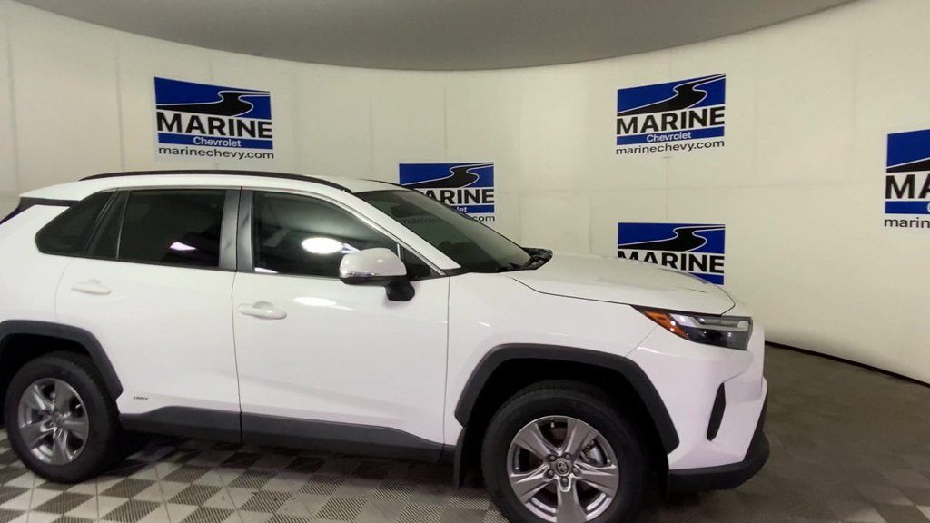 Used 2024 Toyota RAV4 XLE AWD/4WD image 3