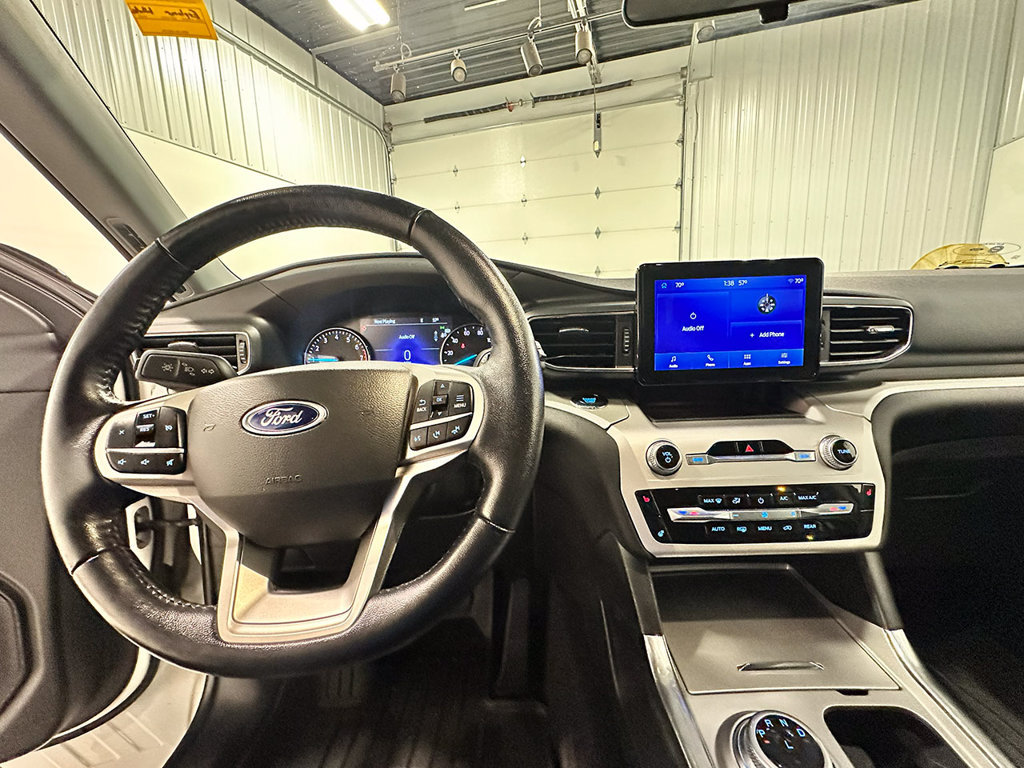 Used 2022 Ford Explorer XLT w/ Equipment Group 202A AWD/4WD image 38