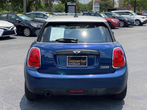 Used 2016 MINI Cooper 4-Door Hardtop image 9