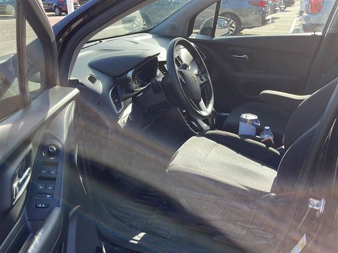 Used 2020 Chevrolet Trax LS w/ Tint and Cruise Package AWD/4WD image 11
