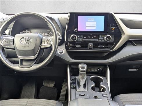 Used 2024 Toyota Highlander LE image 15