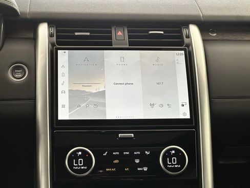 Used 2025 Land Rover Discovery S image 22