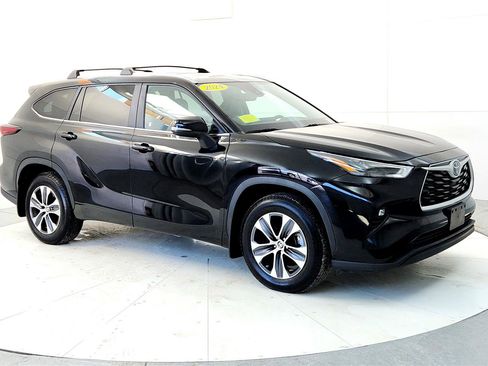 Certified 2024 Toyota Highlander XLE image 7